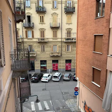 Black & White - Politecnico Apartment Turin