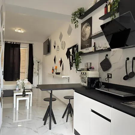 Apartment Black & White - Politecnico Turin